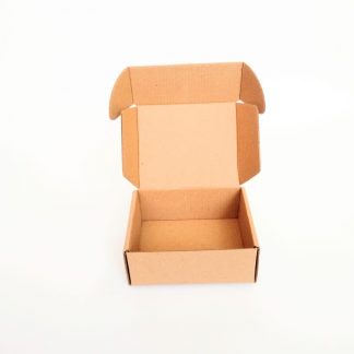 Caja cuadrada pequeña – Grupo Empresarial Srta Craffy SAS